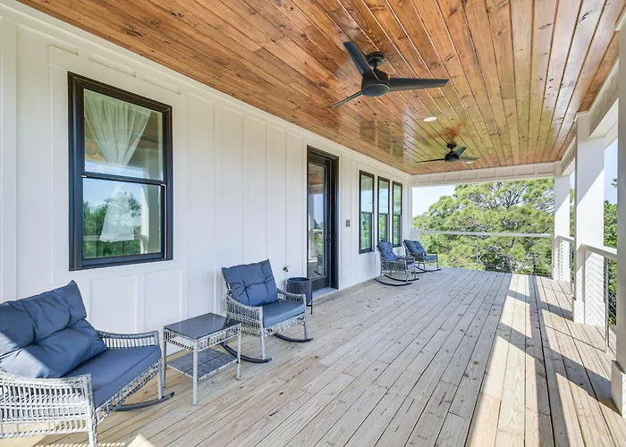 Holiday home 'azure On Shell Lane' - Gem W/ Deck! *